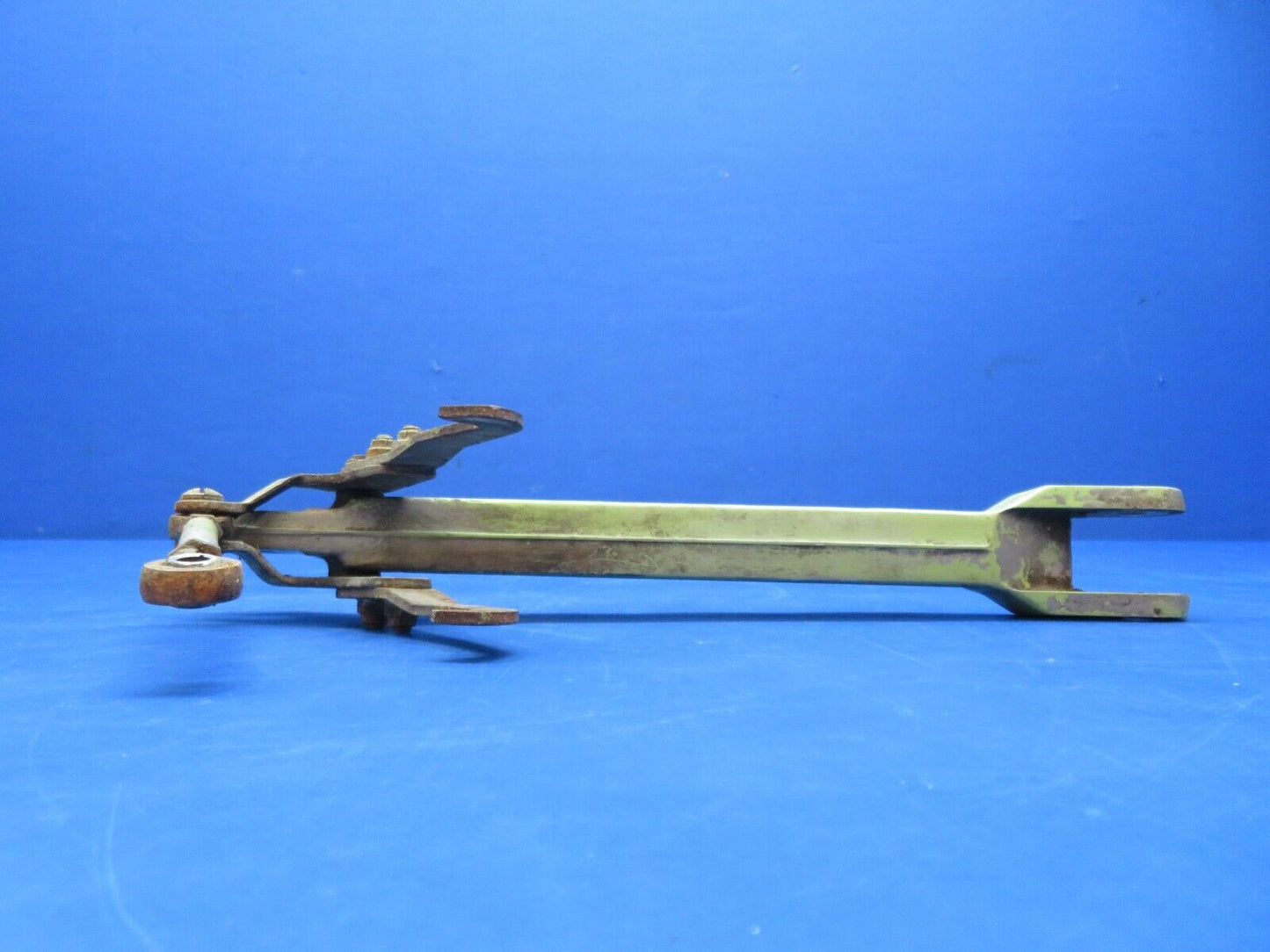 Cessna 310 RH Side Brace Link LWR & Upper w/ Bellcrank 0841102-4 (1123-374)
