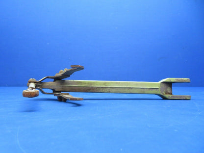 Cessna 310 RH Side Brace Link LWR & Upper w/ Bellcrank 0841102-4 (1123-374)