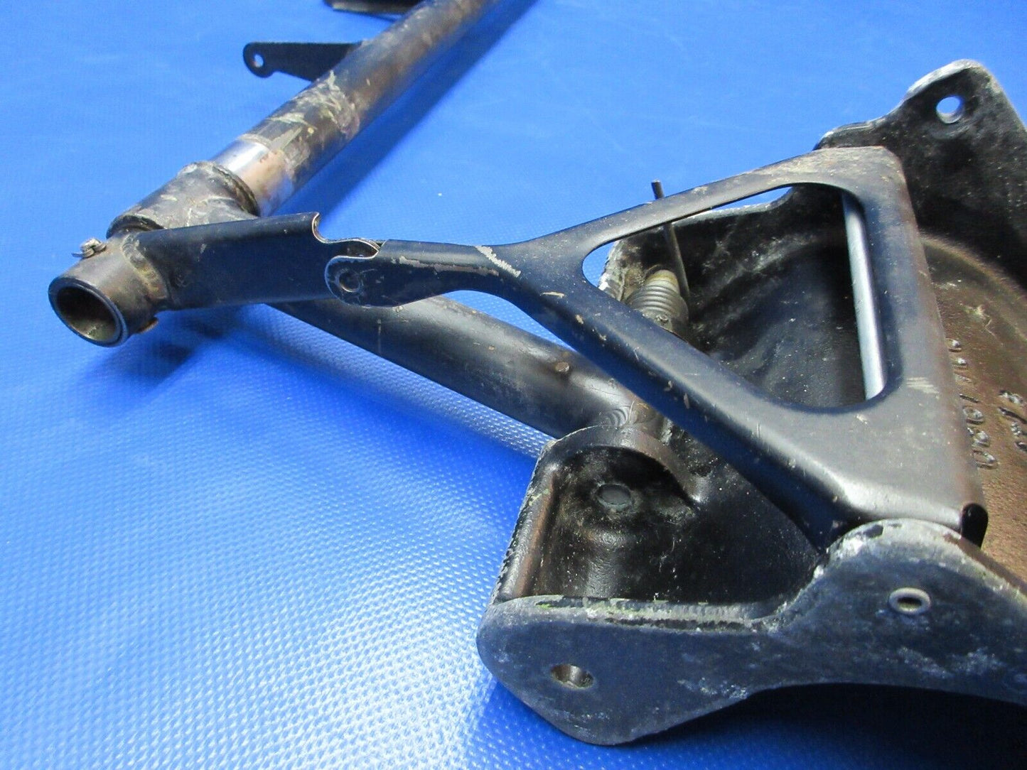Cessna 401 / 401A RH Rudder Pedal Torque Tube Assy P/N 5015006-8 (1223-1489)