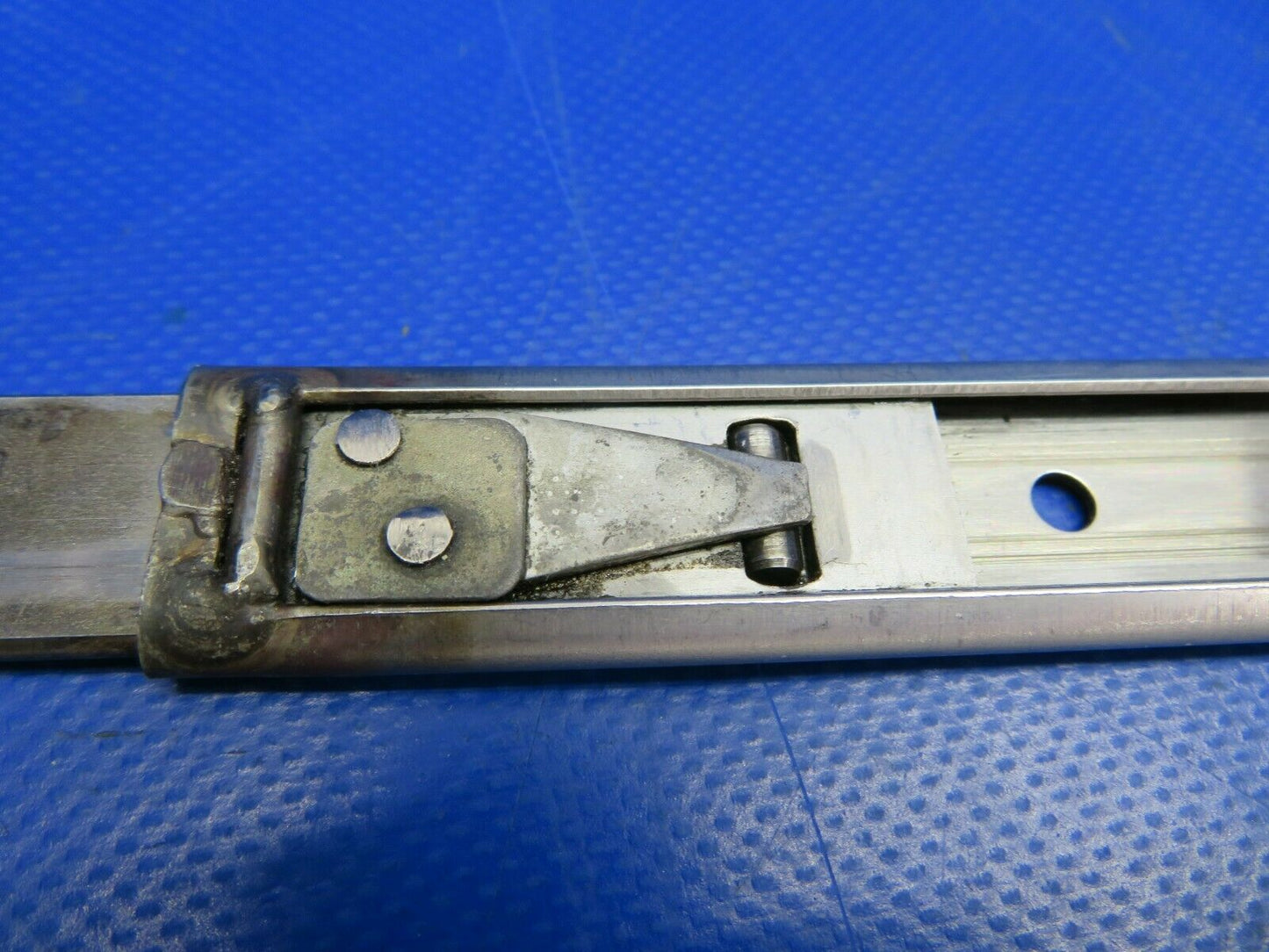 Cessna 310P Stop Large Baggage Door P/N 0811488-15 (0620-664)