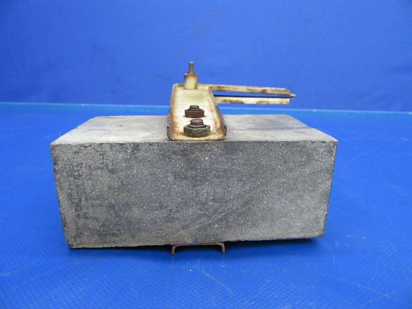 Cessna 310 / T310Q Elevator Bellcrank Yoke & Weight 0861171-2 (0619-128)