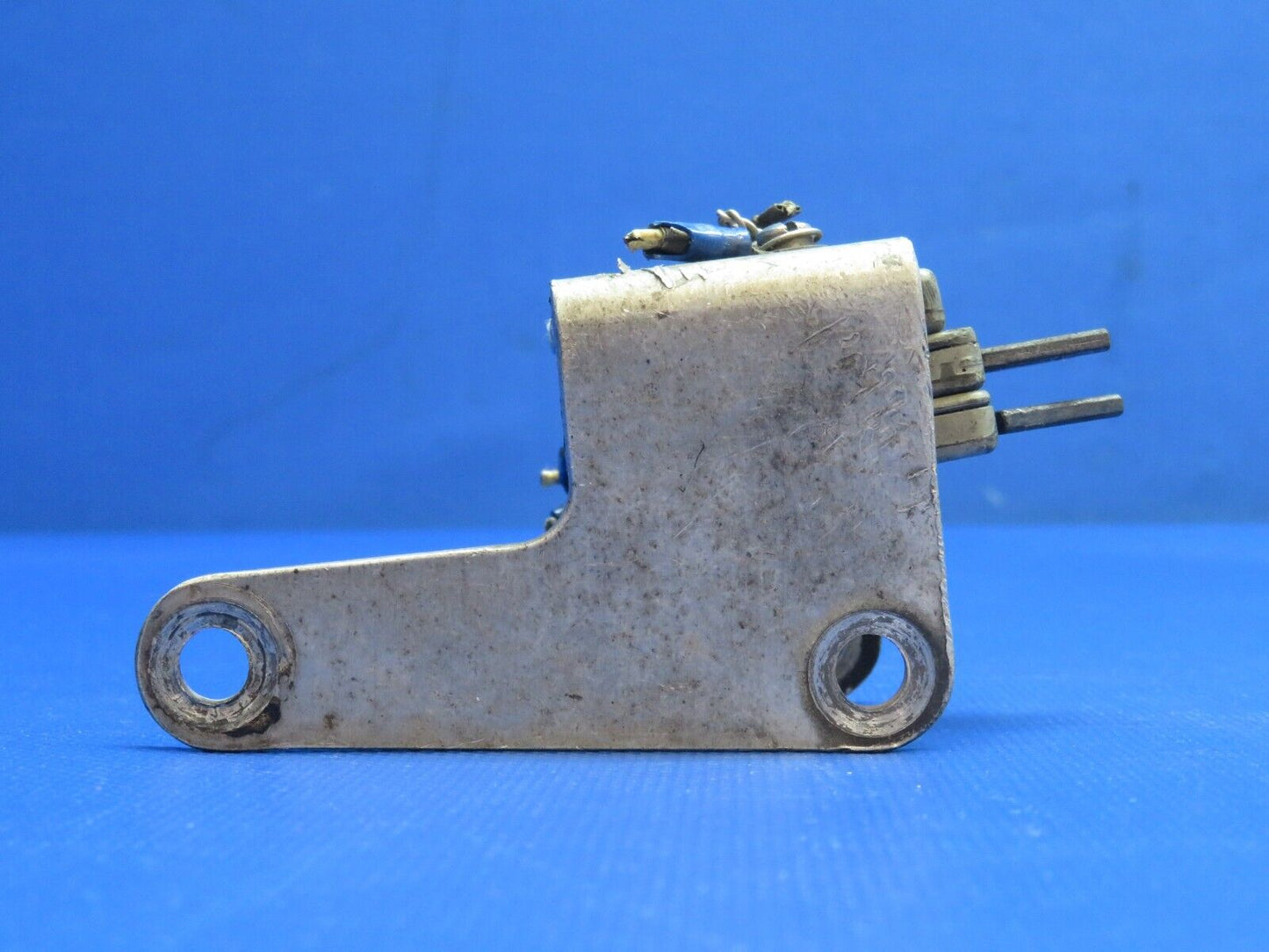 Piper PA-46-310P B. F. Goodrich Prop De-Ice Block Bracket 3E2011-1 (1223-1108)