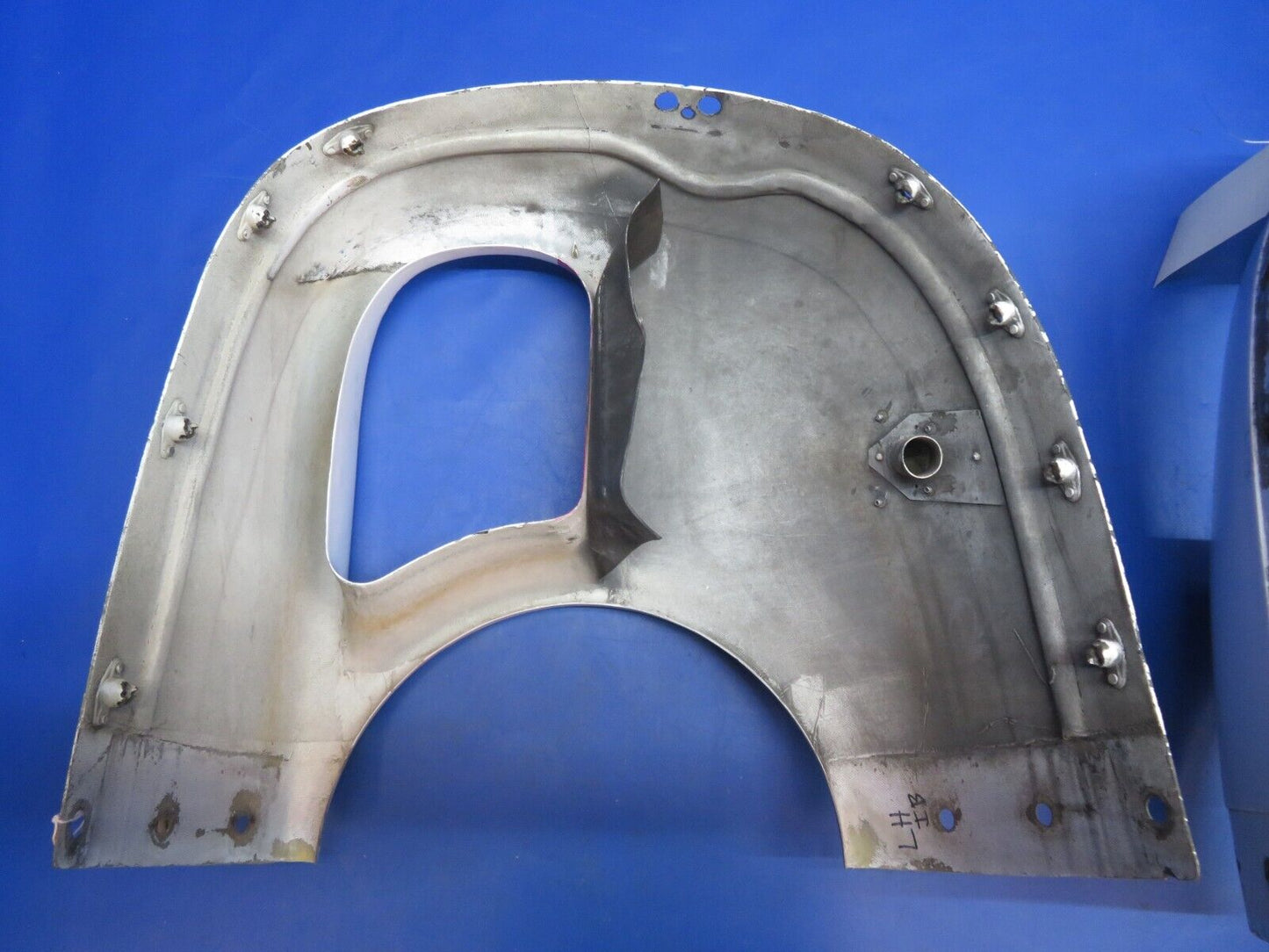 Piper Aerostar 602P Nose Cowl Assy RH / LH P/N 230030-503 (0123-895)