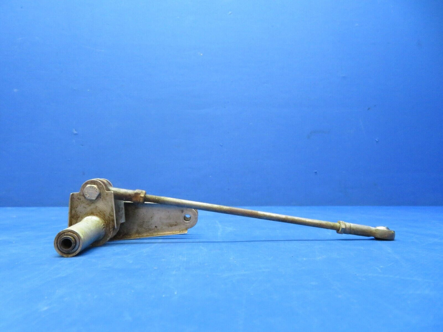 Early Cessna 310 / 310B INBD Bellcrank LH OTBD Flap P/N 0862100-15 (1223-145)