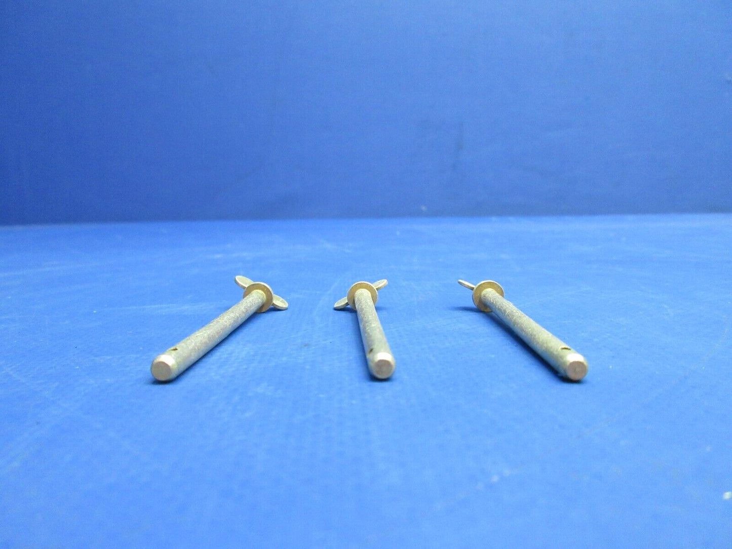 Piper Stud P/N 487-604 LOT OF 3 NOS (0923-918)