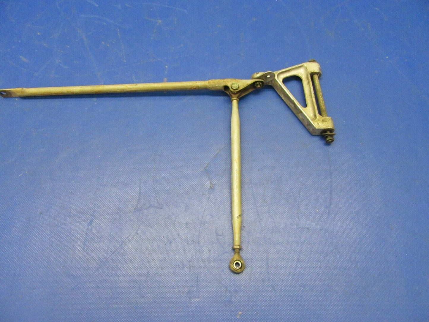 Beech 95-B55 Actuator & Link Landing Gear Door LH P/N 45-815003-3 (1121-310)