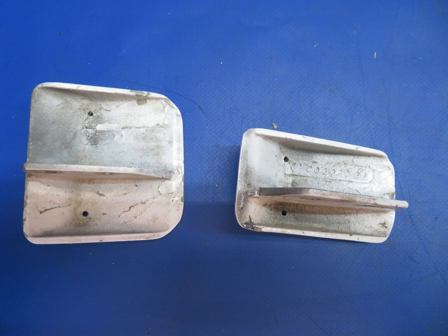 Piper Aerostar 602P Aileron Bracket LH & RH P/N 73-50002-1 LOT OF 4 (0123-807)