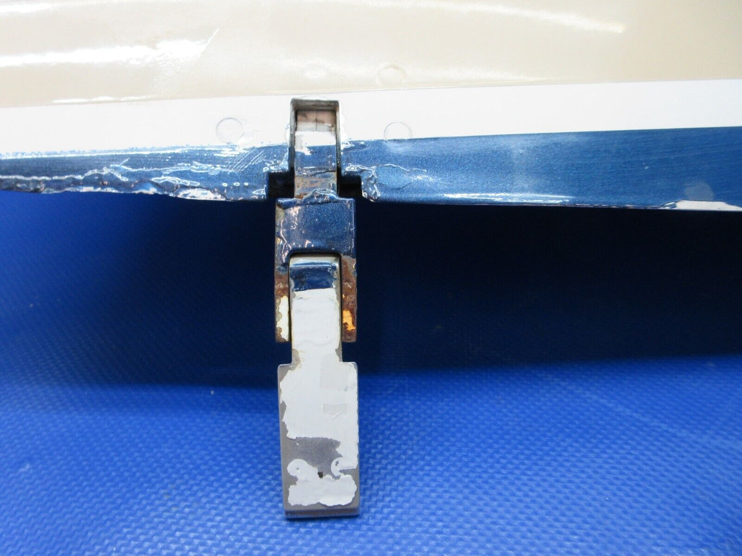 Cessna 401 / 401A LH Nose Baggage Door Assy P/N 5013107-59 (1223-1484)