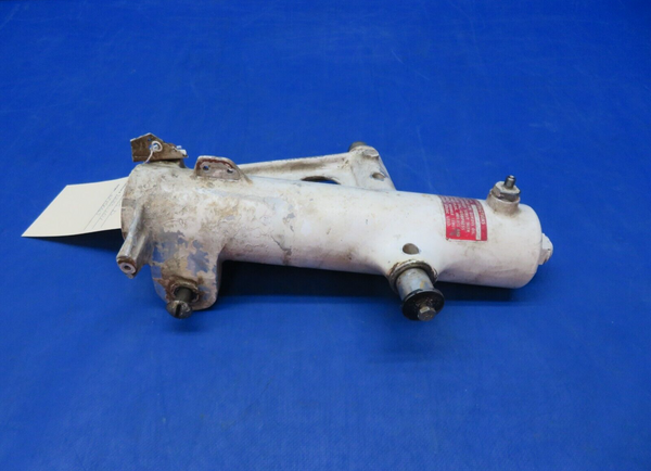 Piper PA-28R-180 LH Main Gear Trunnion P/N 67926-04 (1223-101)