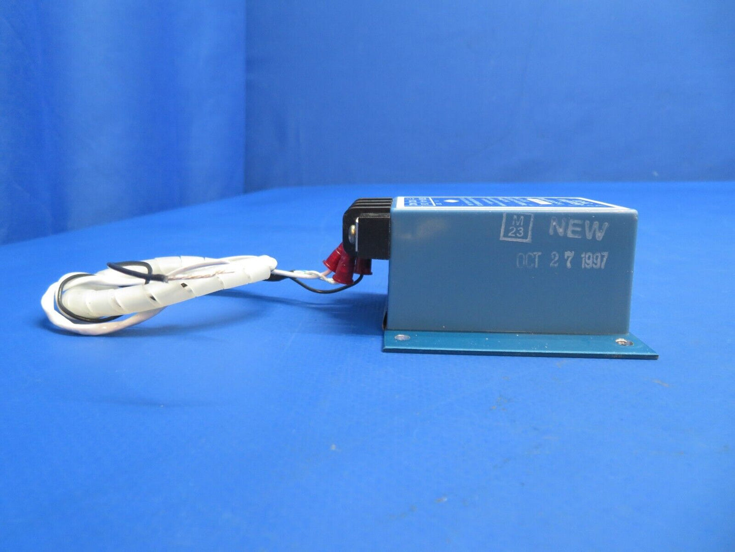Piper PA-34-200T Seneca II Mid-Continent DC-AC Inverter  P/N MD26-14 (0223-805)