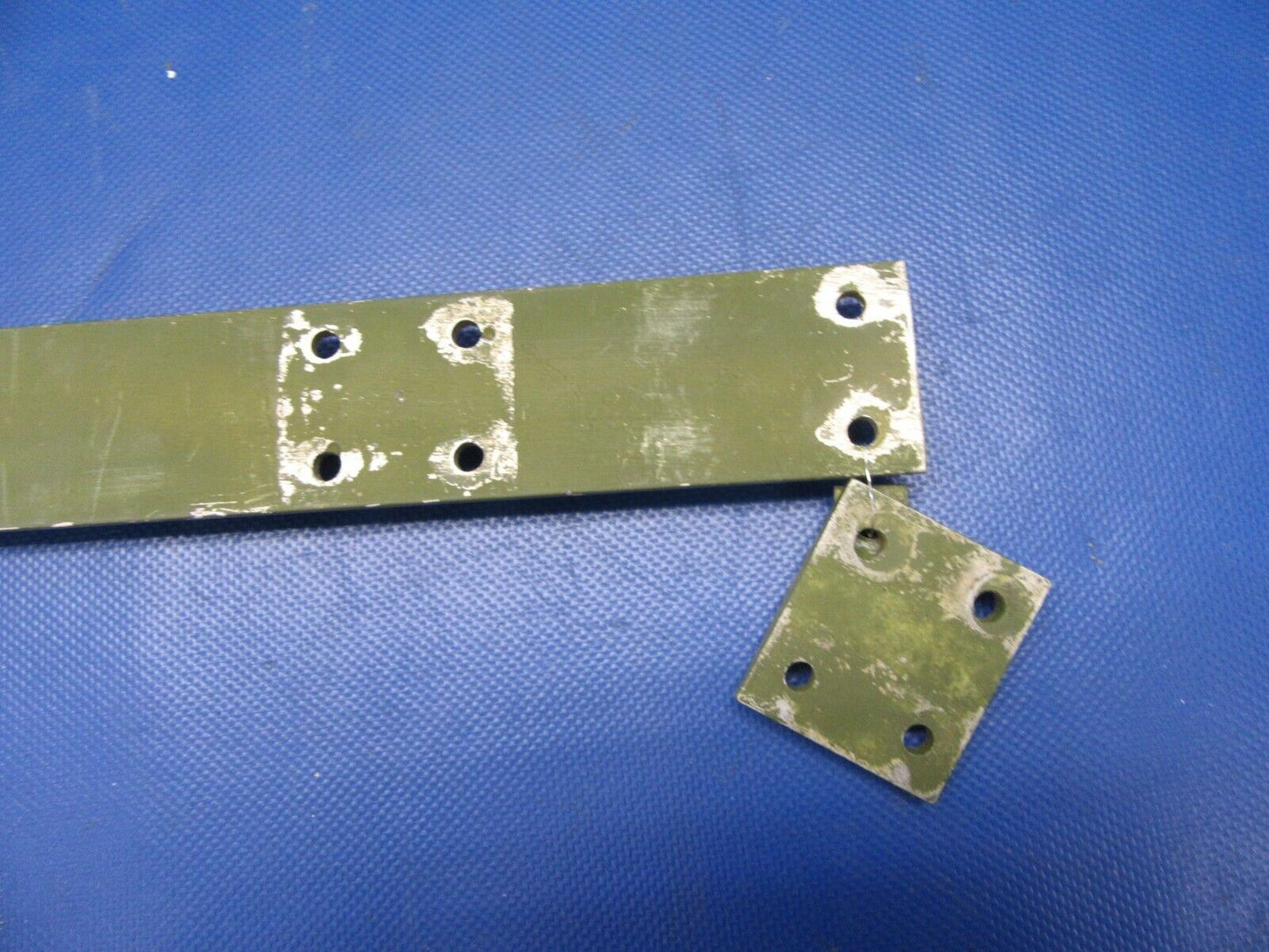 Beech Baron 95-B55 Seat Track Middle Row INBD / OTBD P/N 002-430021-39 (1121-369