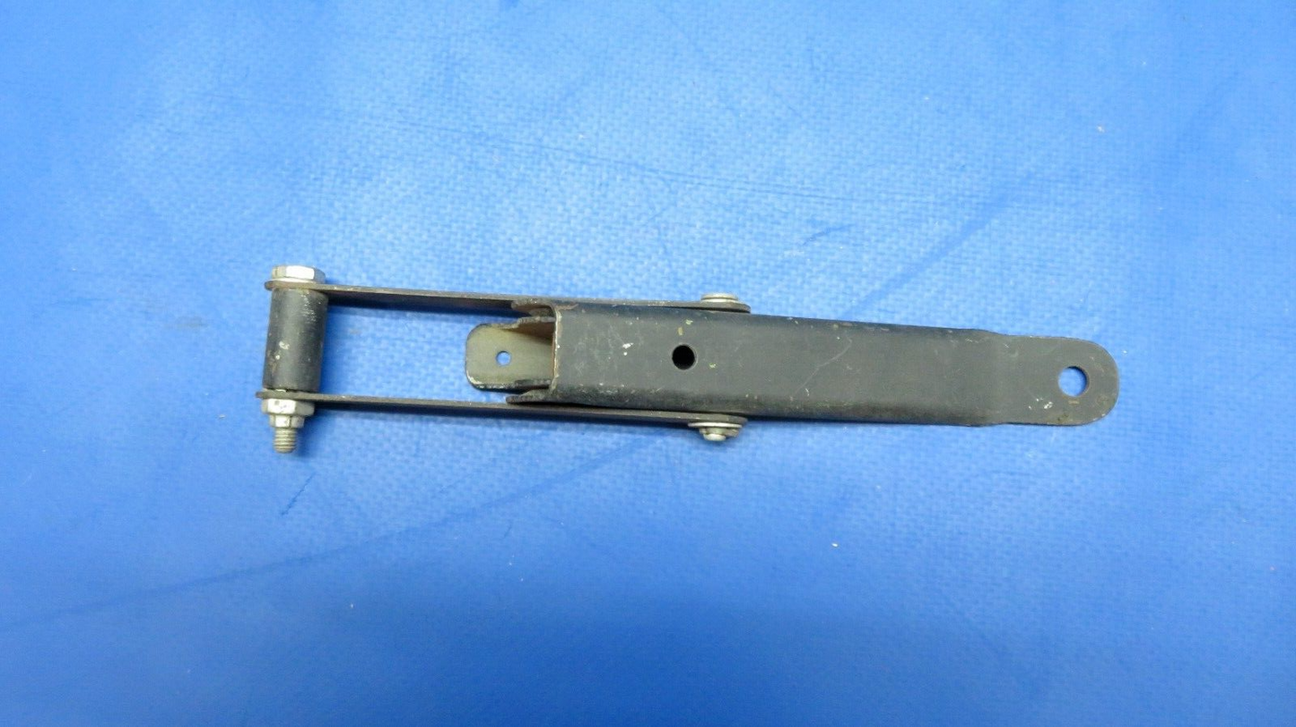 Piper PA-25 Latch Assy FWD Distributor Attachment P/N 61781-00 (0523-130)