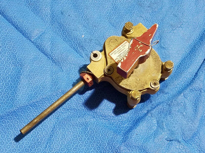 Beech Baron 58 Fuel Selector Control P/N HE7001-7 (0716-35)