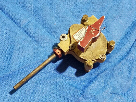 Beech Baron 58 Fuel Selector Control P/N HE7001-7 (0716-35)