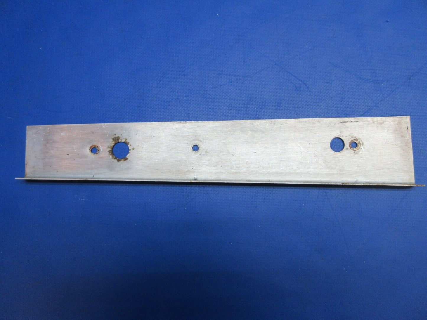 Beech Baron Communication Components Antenna w/ Bracket P/N 35-5016 (0523-1116)