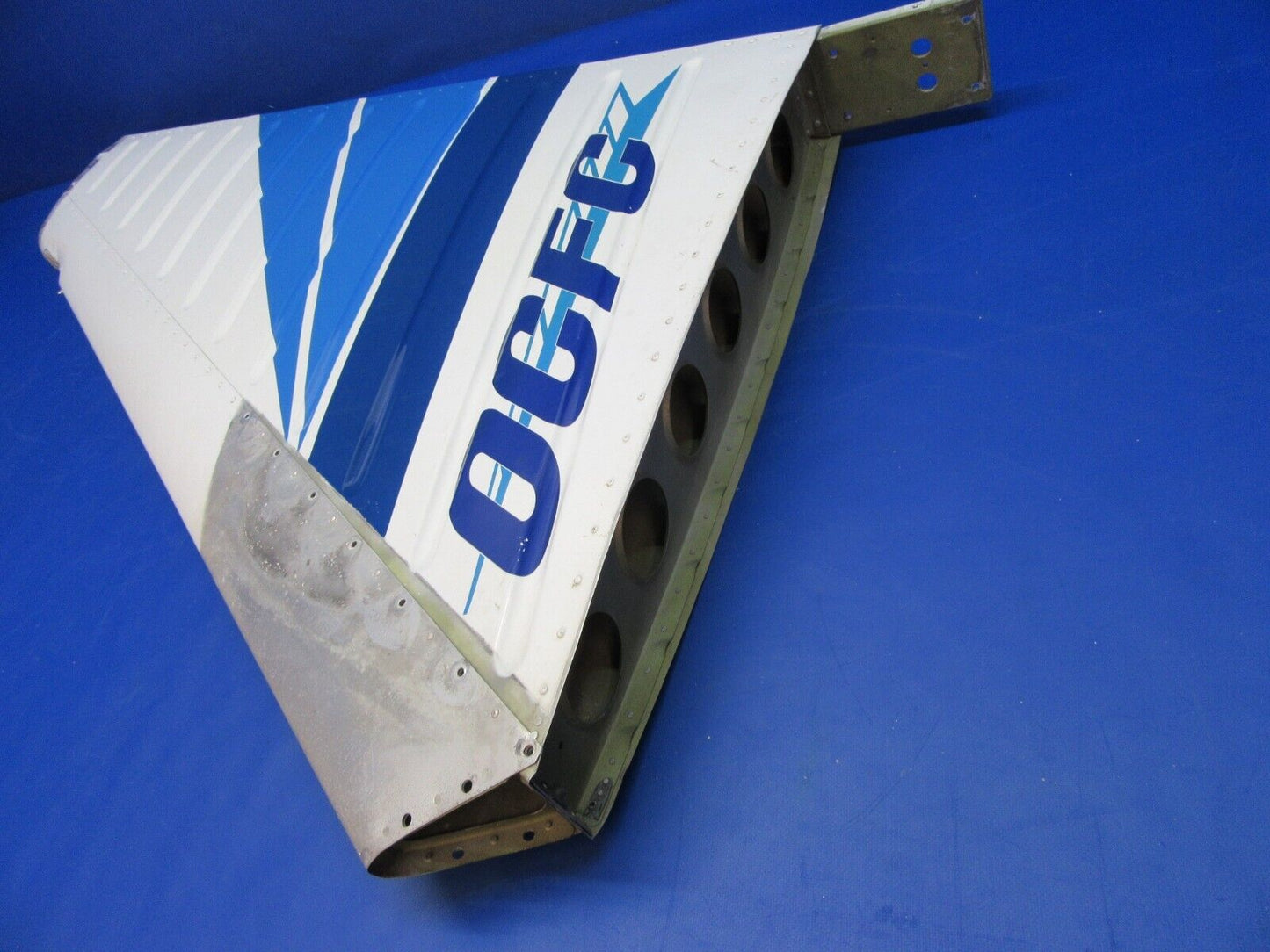 Piper PA-28-236 Dakota Vertical Stabilizer / Fin Assy P/N 66975-05 (0323-200)