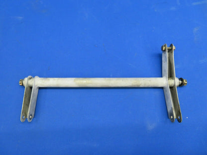 Cessna 210L Torque Tube Assy Nose Gear Door P/N 1217025-1 (0820-476)