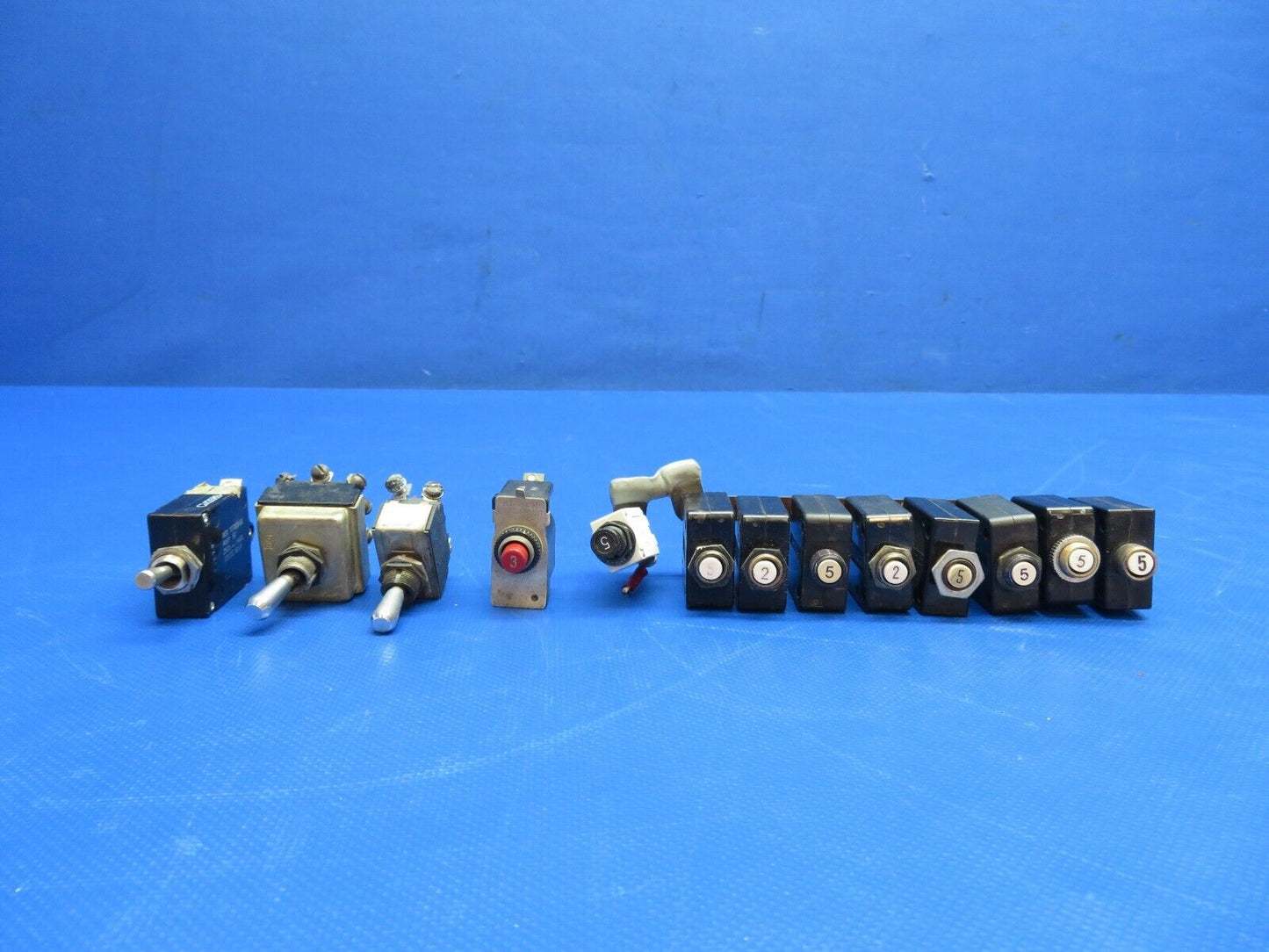 Beech D95A Travel Air Toggle Switches & Circuit Breakers LOT OF 13 (0324-1725)