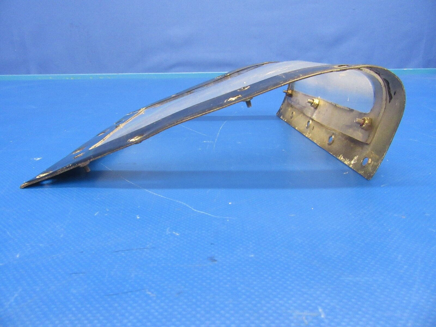 Beech Baron Lens & Retainer Landing Light RH P/N 96-170000-8 (1117-137)