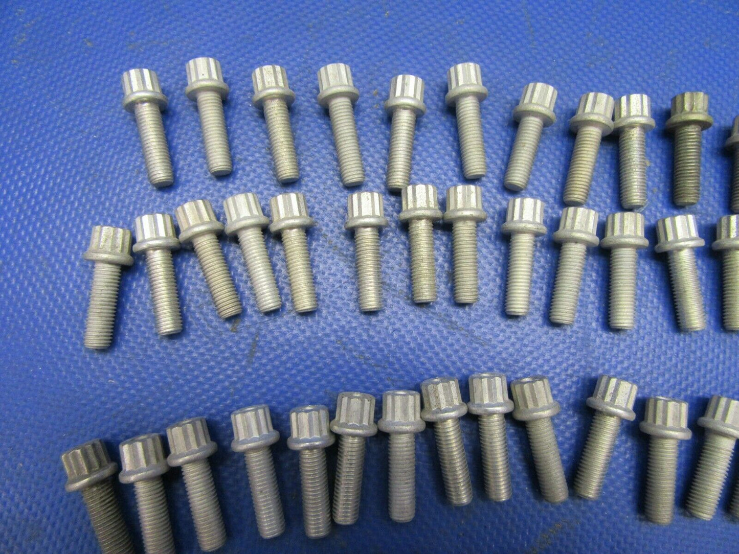 Honewell Aerospace Bolt P/N M59147-11 NOS LOT OF 80 (0921-621)
