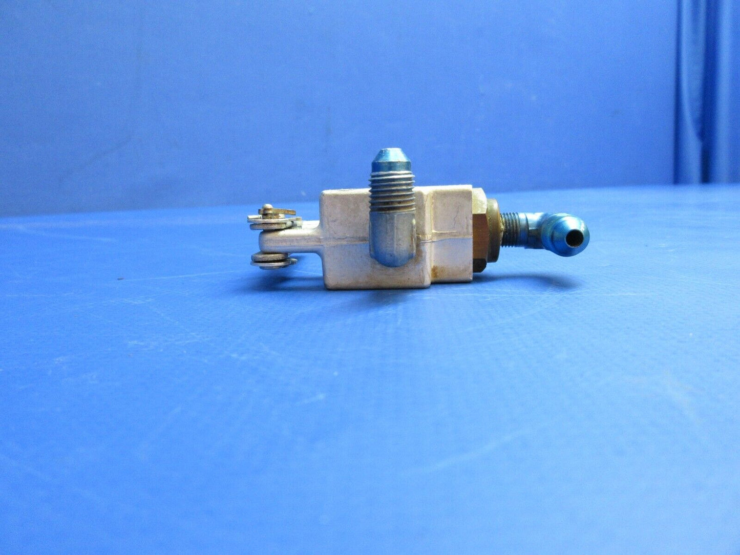 Beech C-35 Hoof A53T Parking Brake Valve P/N 35-815018 (1023-775)