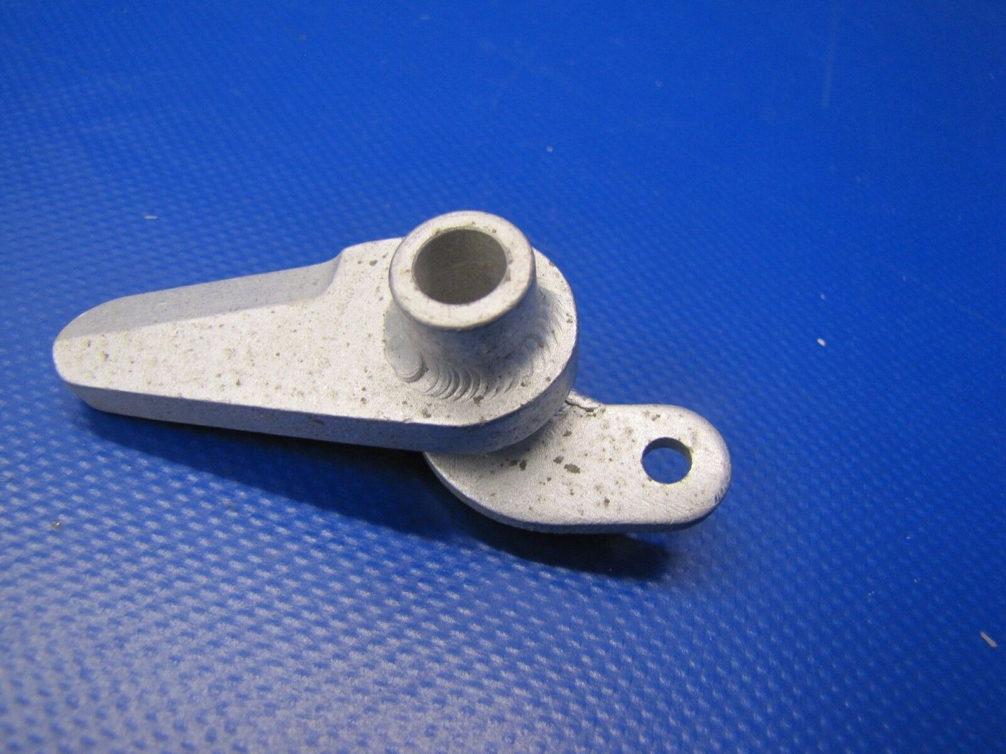 Cessna 421 Bellcrank - Upper Cabin Door Latch P/N 5111567-5 NOS (0417-224)
