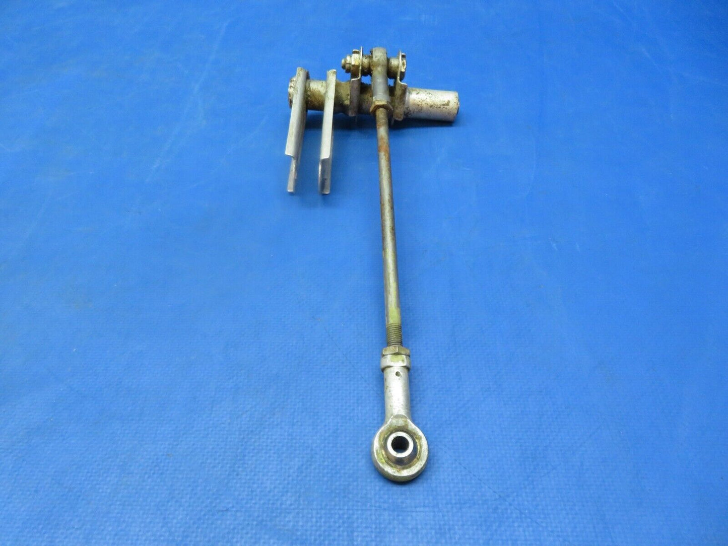 Early Cessna 310 / 310B OTBD Bellcrank RH OTBD Flap P/N 0862100-16 (1223-148)