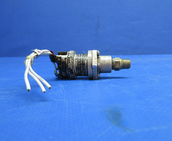 Cessna 310 / 310I Avionics Inc. Pressure Switch P/N AV62-4000-3 (0923-943)