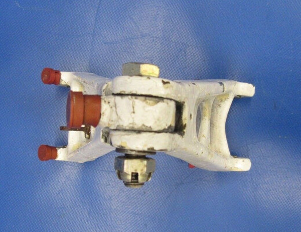 Beech Baron Knee Assy Torque Upper & Lower P/N 35-815194-13 (1217-13)