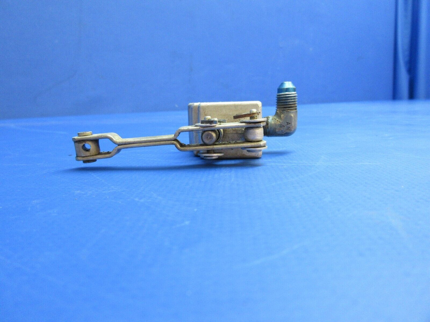 Beech C-35 Hoof A53T Parking Brake Valve P/N 35-815018 (1023-775)