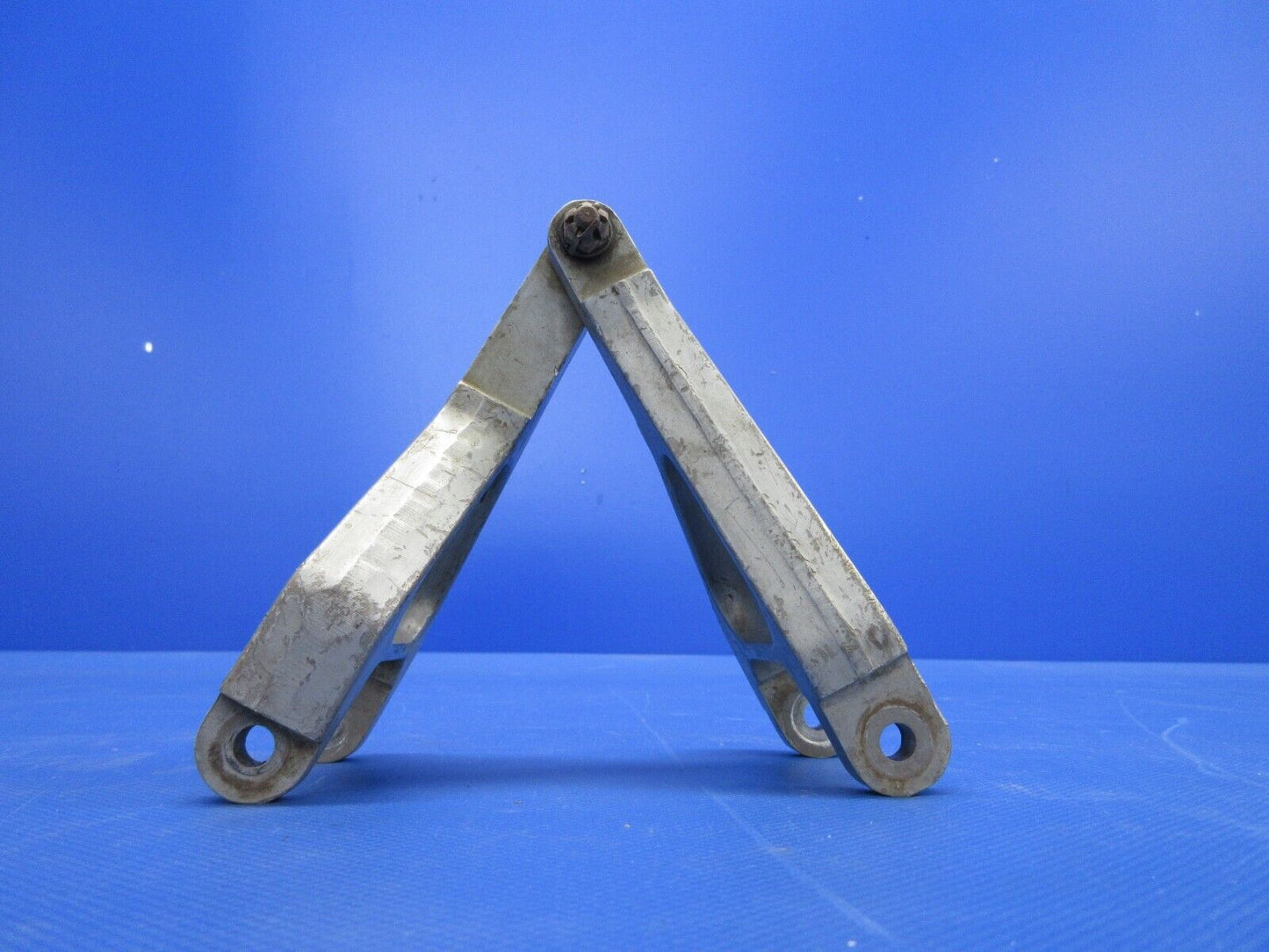 Piper PA23 Aztec Scissor And Bushing Assembly P/N 752-914 (0224-1237)