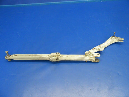 Cessna 310 Main LG Link Bellcrank Assy P/N 0841220-4, 0841103-497 (0519-365)