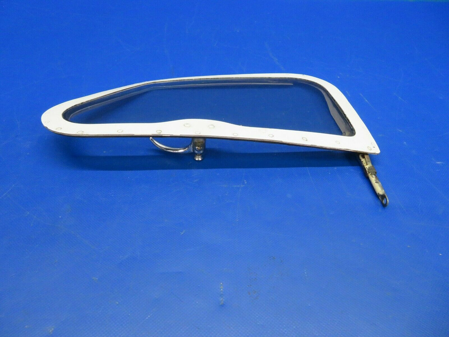 Beech 95-B55 Window Assy Pilot FWD LH Grey Tint P/N 35-410291-132 (0320-132)