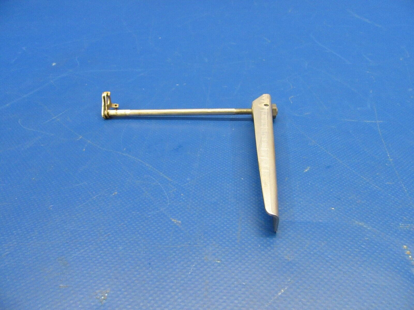 Piper PA-34-200T Rod Assy Fuel Drain and Handle LH P/N 96975-00 (1119-196)