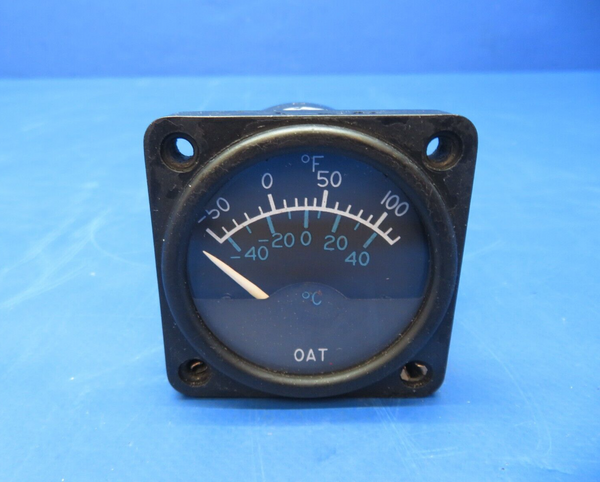 Cessna 310Q O.A.T Indicator 24V P/N C668520-0101 (0623-567)