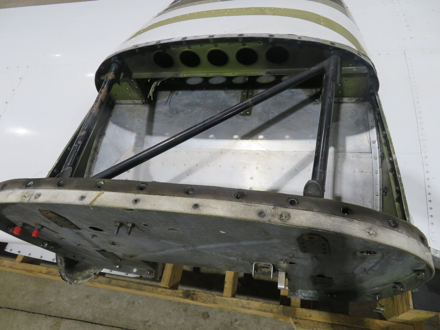 1980 Piper PA-34-200T Seneca II RH Wing P/N 37093-13R w/ De-ice (0224-94)