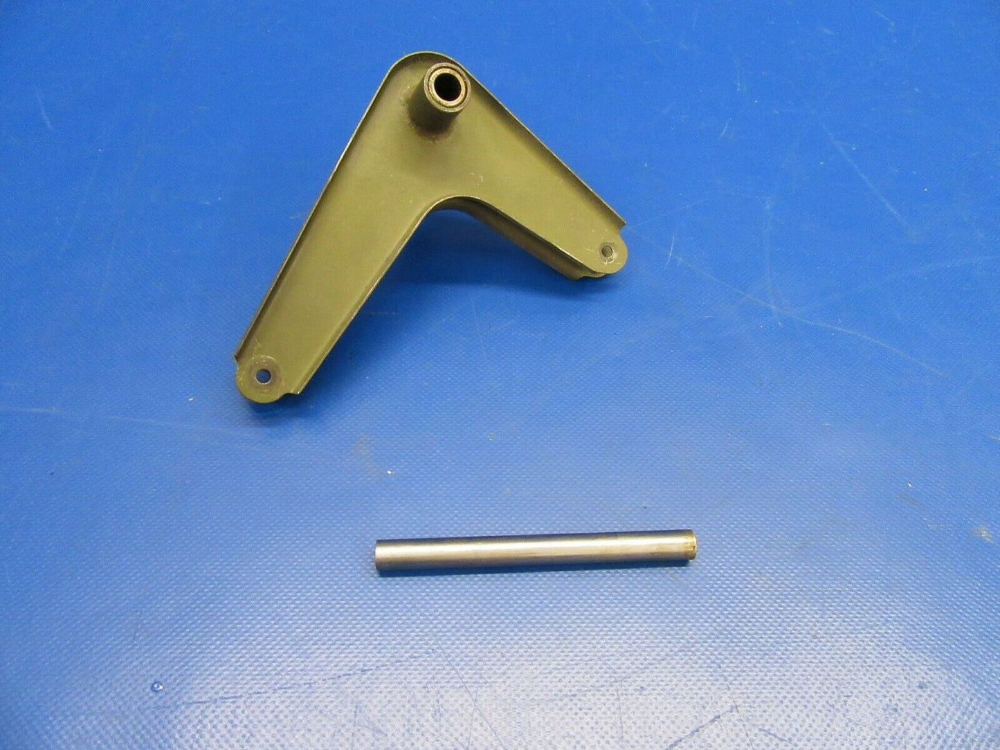 Cessna 310R Elevator Bellcrank Assembly P/N 0813081-22 (0219-318)