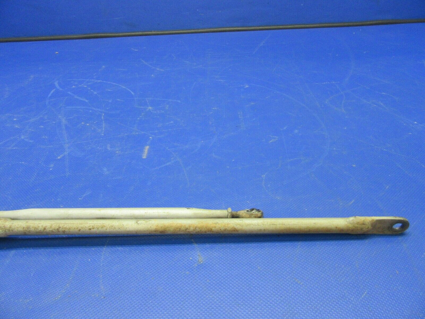 Beech 95-B55 Actuator & Link Landing Gear Door LH P/N 45-815003-3 (1121-310)