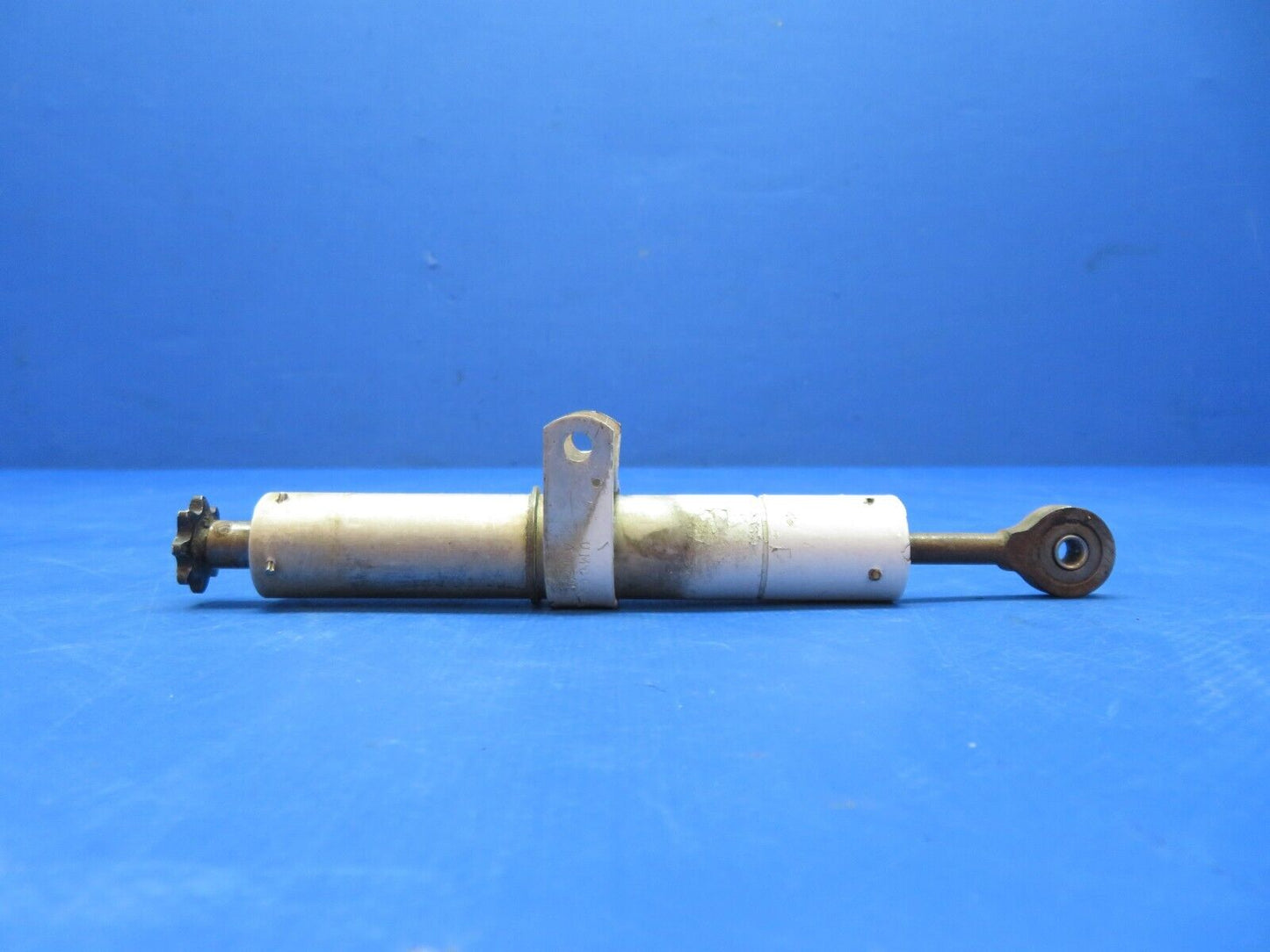 Cessna 310 / 310Q Aileron Trim Tab Actuator P/N 1260074-3 (0823-766)